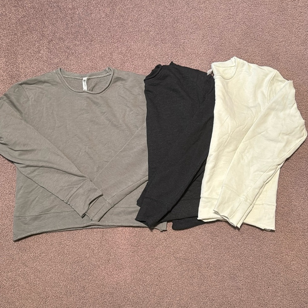 NEW! Pennant lightweight sweatshirt lot size small
